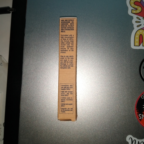 L'Occitane Nail & Cuticle Oil - Picture 3 of 6